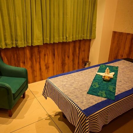 Emerald Clarks Inn Suites Mysore Εξωτερικό φωτογραφία