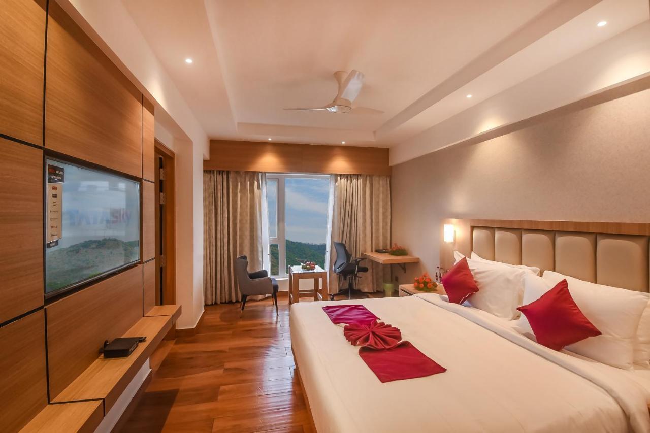 Emerald Clarks Inn Suites Mysore Εξωτερικό φωτογραφία