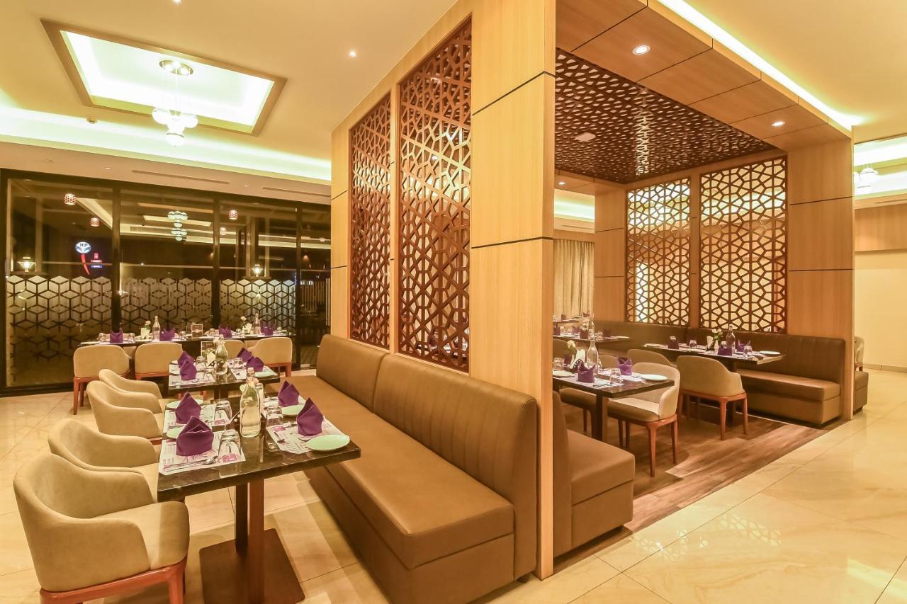 Emerald Clarks Inn Suites Mysore Εξωτερικό φωτογραφία