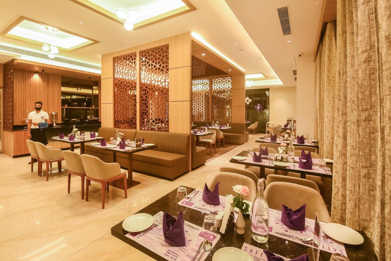 Emerald Clarks Inn Suites Mysore Εξωτερικό φωτογραφία
