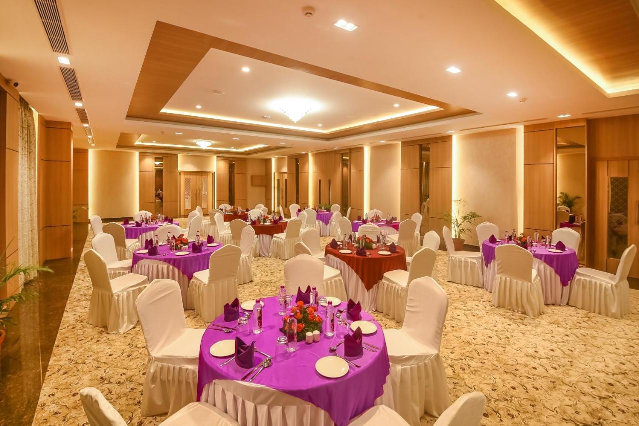 Emerald Clarks Inn Suites Mysore Εξωτερικό φωτογραφία