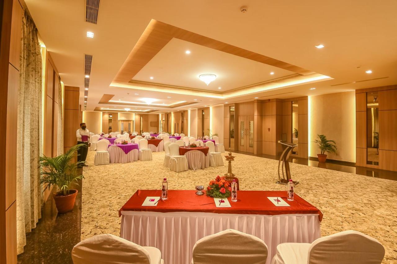 Emerald Clarks Inn Suites Mysore Εξωτερικό φωτογραφία