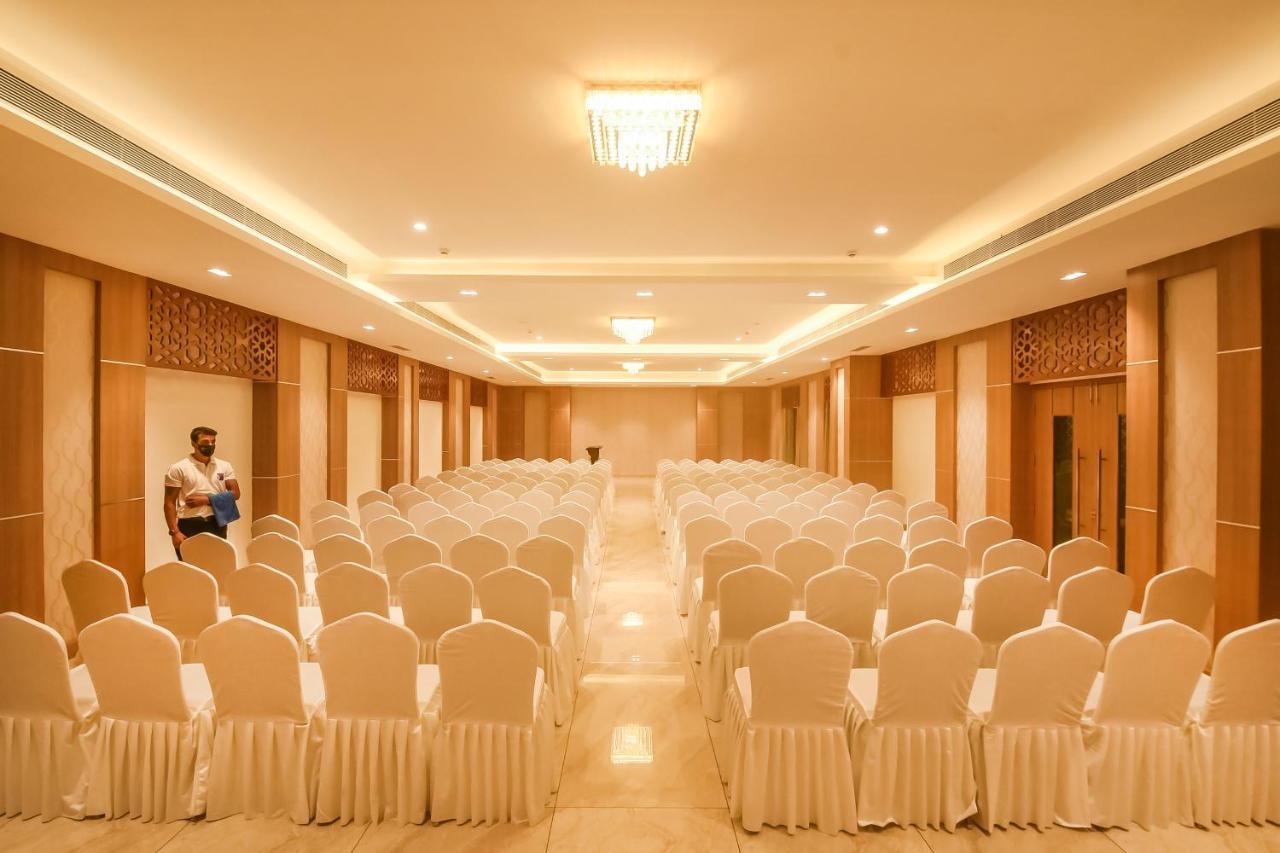 Emerald Clarks Inn Suites Mysore Εξωτερικό φωτογραφία