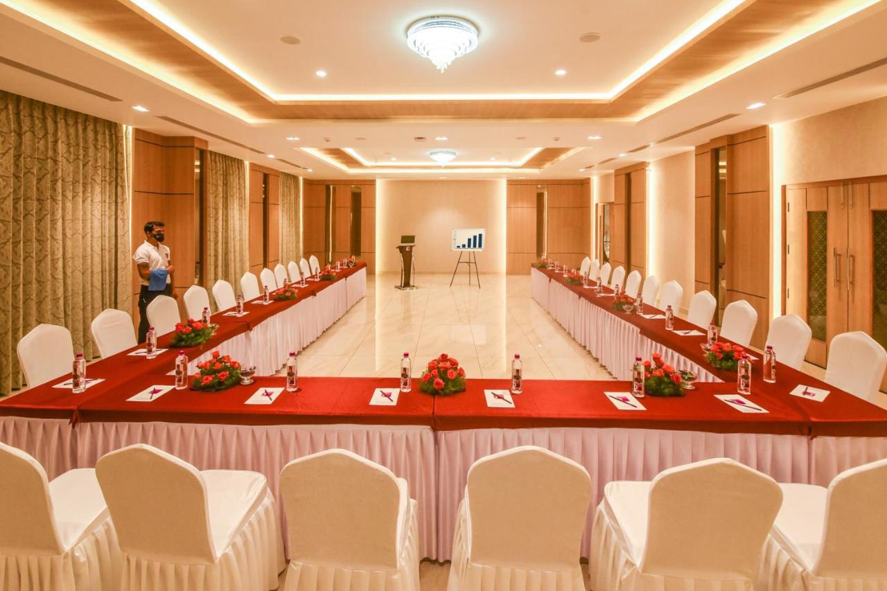 Emerald Clarks Inn Suites Mysore Εξωτερικό φωτογραφία