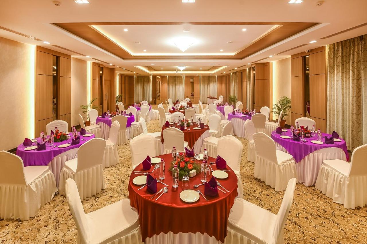 Emerald Clarks Inn Suites Mysore Εξωτερικό φωτογραφία