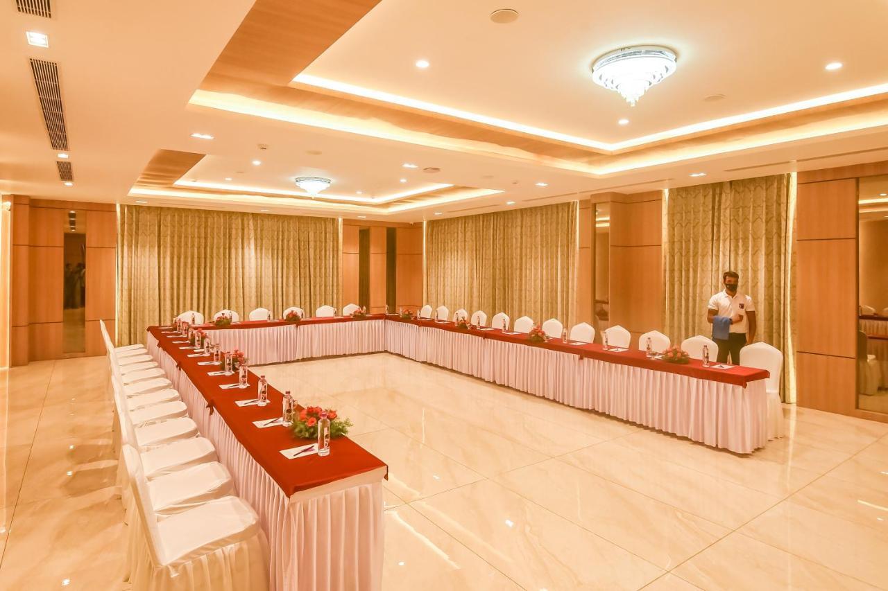 Emerald Clarks Inn Suites Mysore Εξωτερικό φωτογραφία