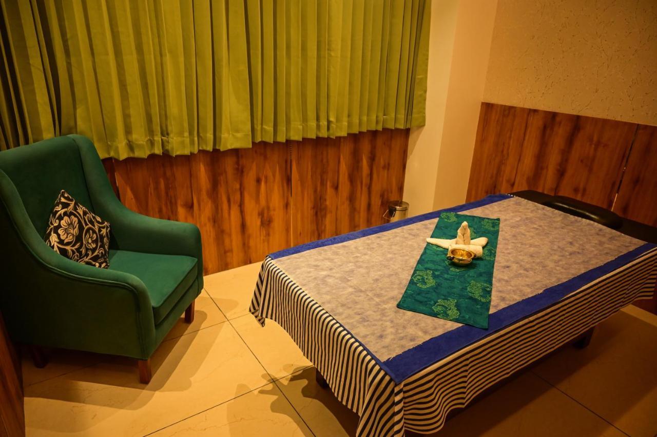 Emerald Clarks Inn Suites Mysore Εξωτερικό φωτογραφία