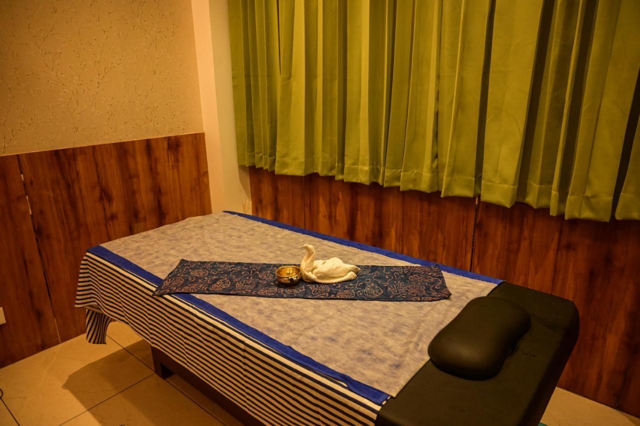 Emerald Clarks Inn Suites Mysore Εξωτερικό φωτογραφία